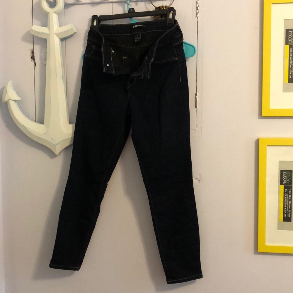 NWOT dar blue stretchy jeans